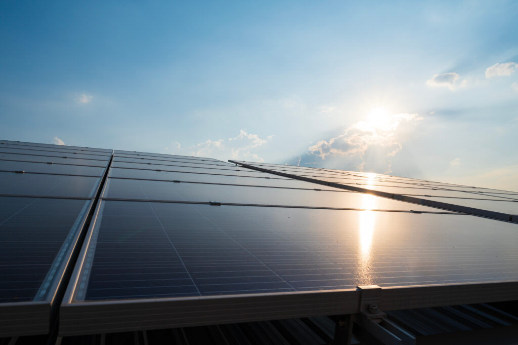 大阪府で太陽光を付けるべきか悩む皆様へ。ICHIWAが提案する一生後悔しない住宅メンテナンスとリフォームの極意