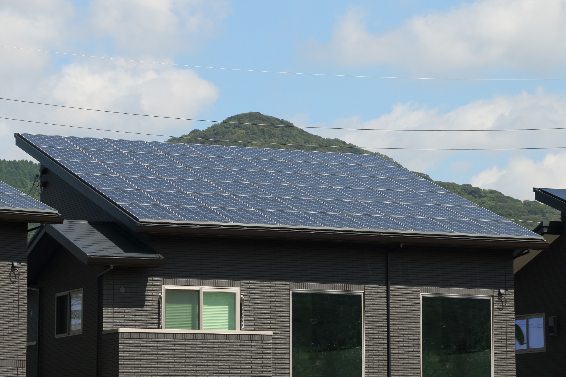 パナホームの住宅の太陽光パネルの後付けで後悔しない！保証や雨漏りの不安と費用相場...